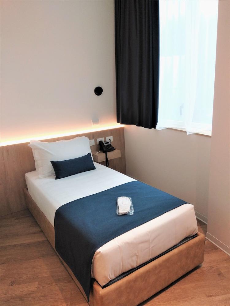 แอร์ รูม โรมแอร์พอร์ต บาย เฮลโลสกาย Hotel ฟิวมิชีโน ภายนอก รูปภาพ