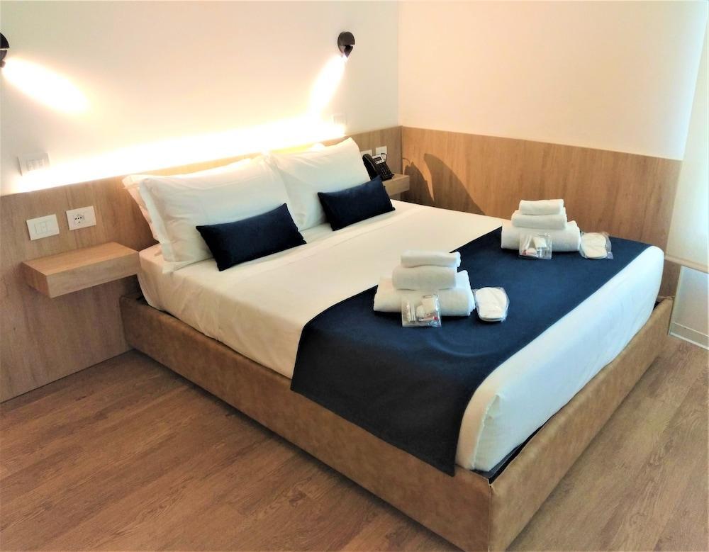 แอร์ รูม โรมแอร์พอร์ต บาย เฮลโลสกาย Hotel ฟิวมิชีโน ภายนอก รูปภาพ